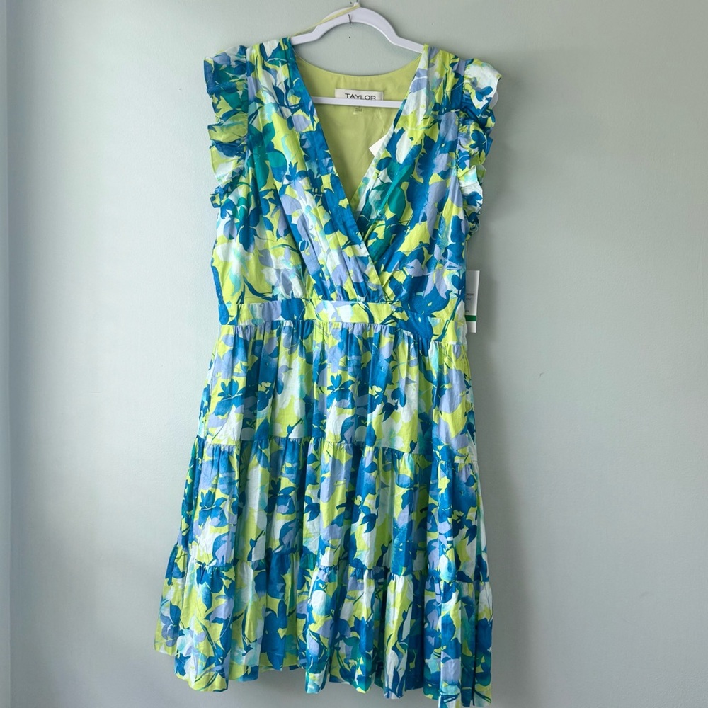 Taylor Vibrant floral dress pockets sz Large - Picture 2 of 11
